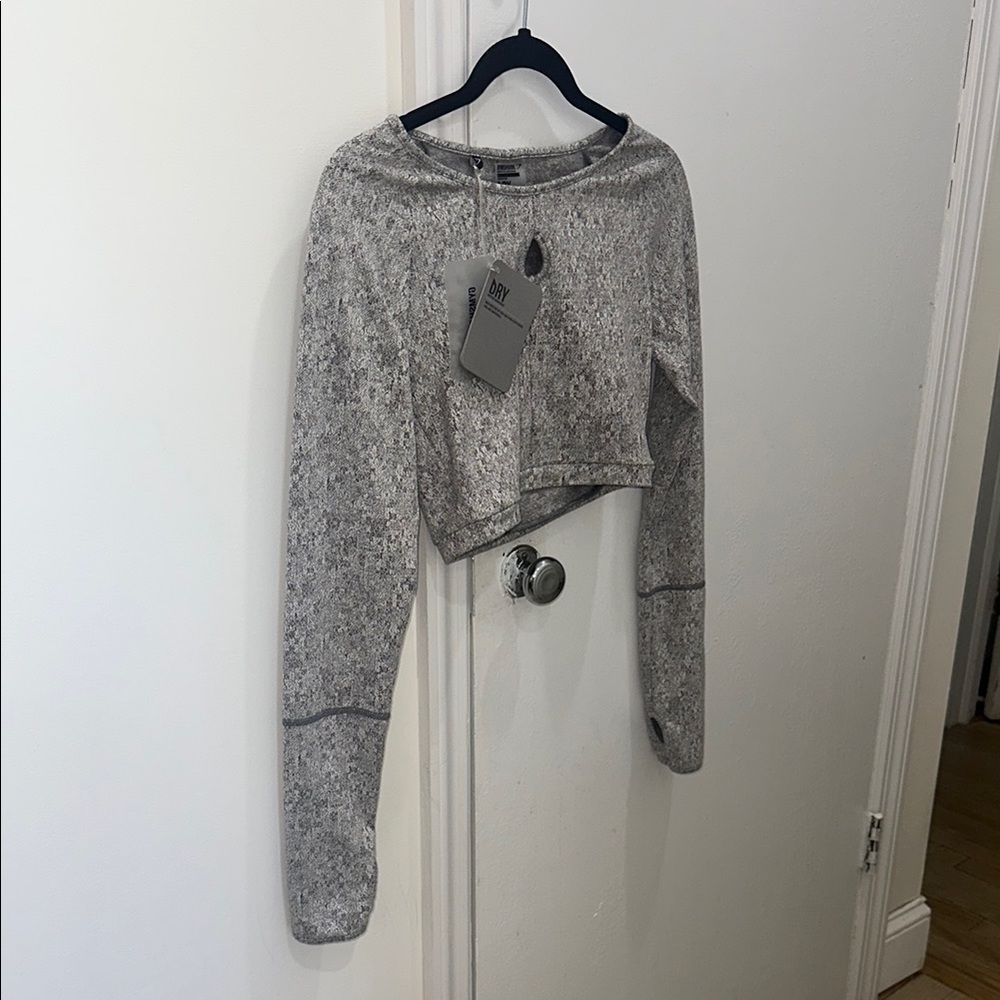 Gymshark Gray Crew Neck Cropped top dry moisture fabric size small never worn